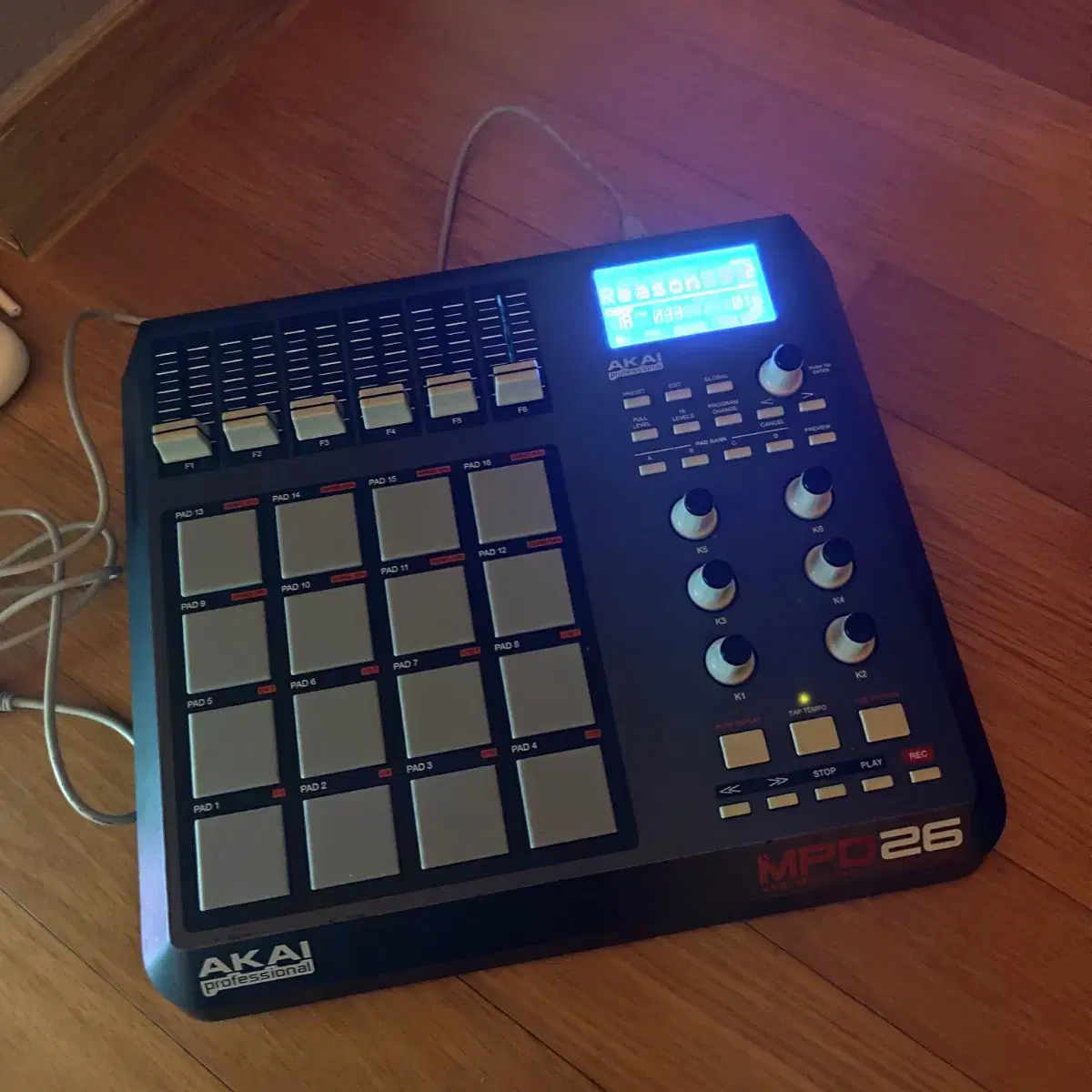 AKAI MPD 26